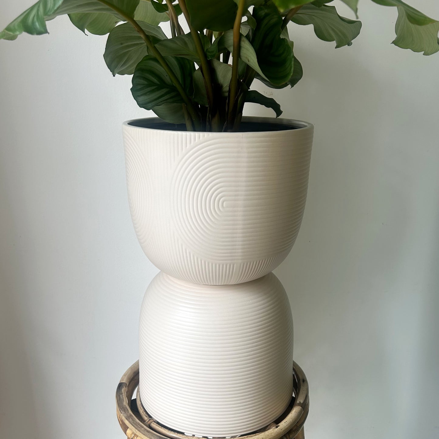 Hourglass Stacked Planter (Cream) 9”x16”