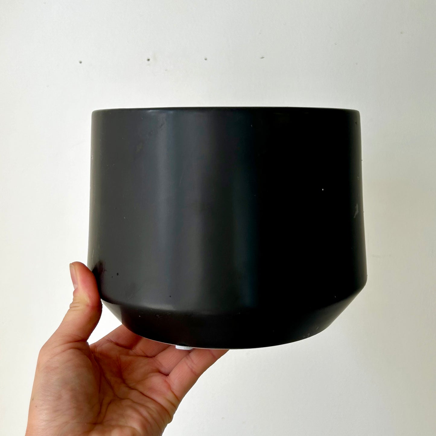 FREYA Matte Modern Decorative Pot BLACK (available in two sizes)