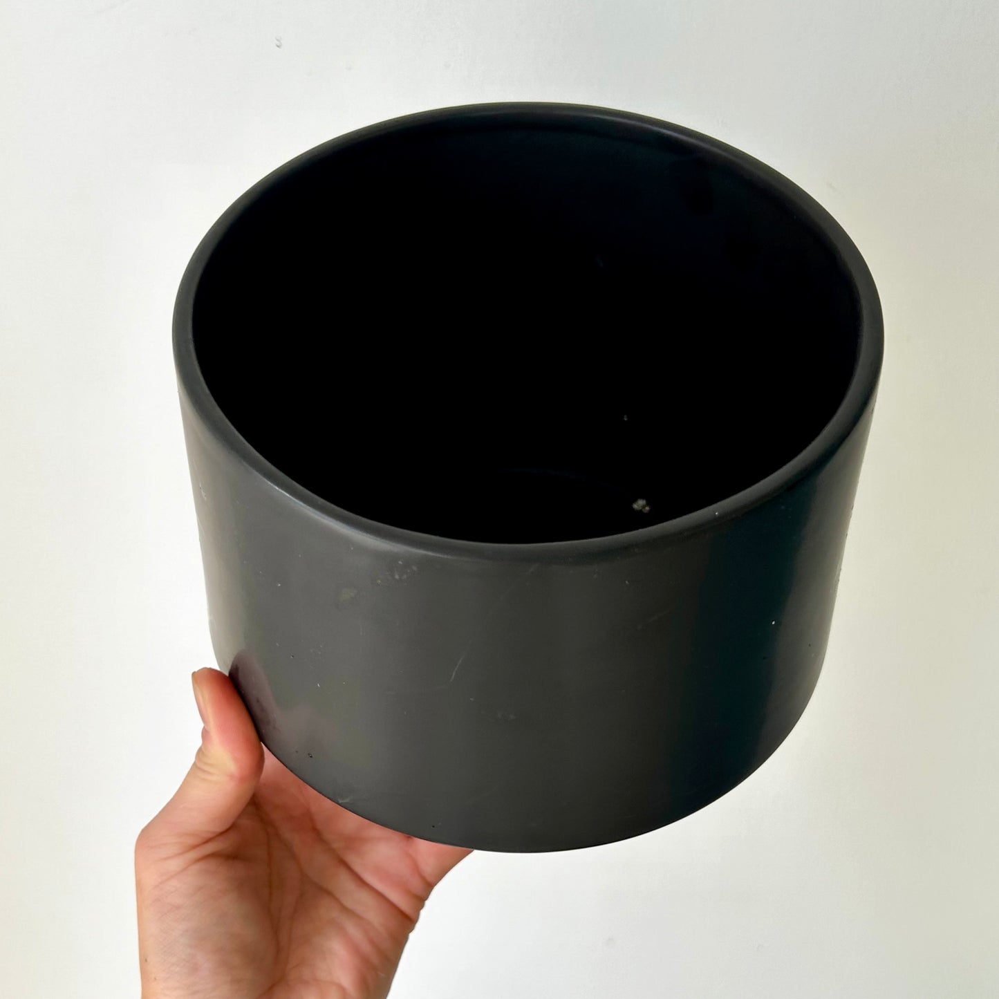 FREYA Matte Modern Decorative Pot BLACK (available in two sizes)