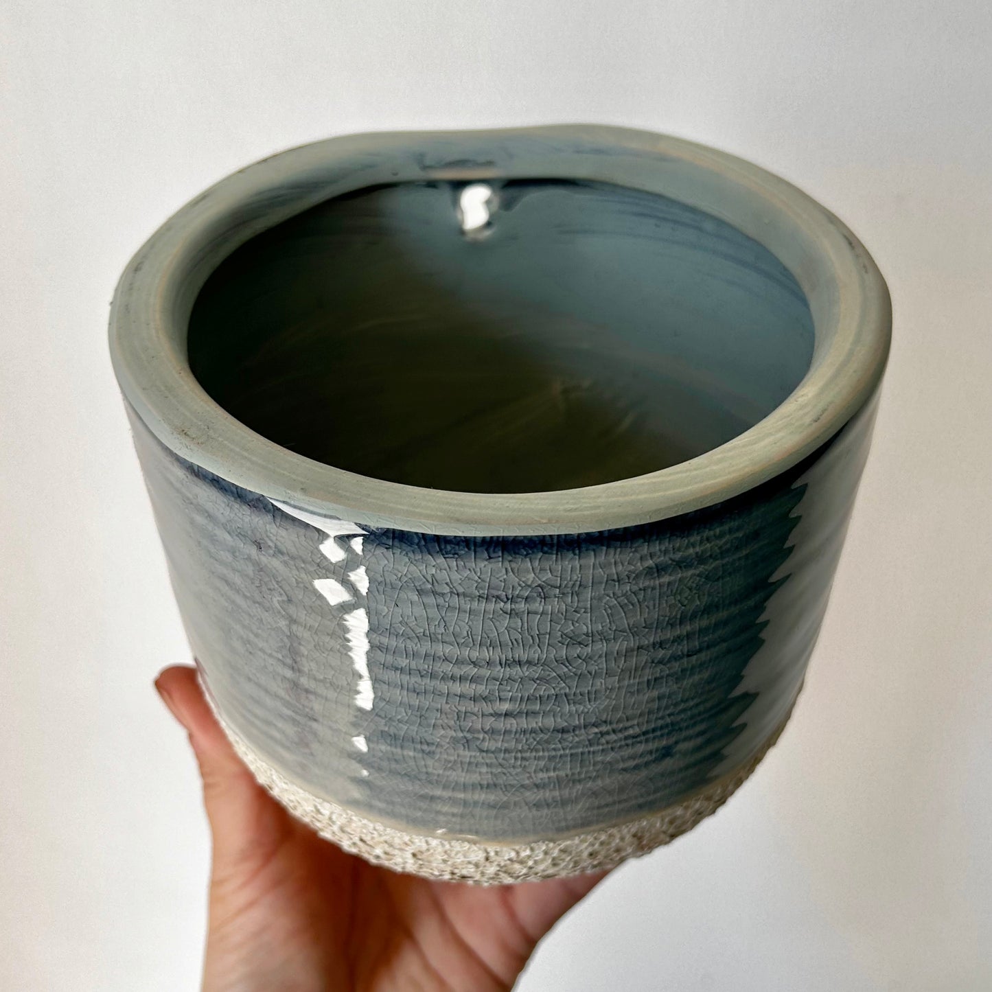 MELO two-tone Ceramic Wall Pot (5”x4.25”)