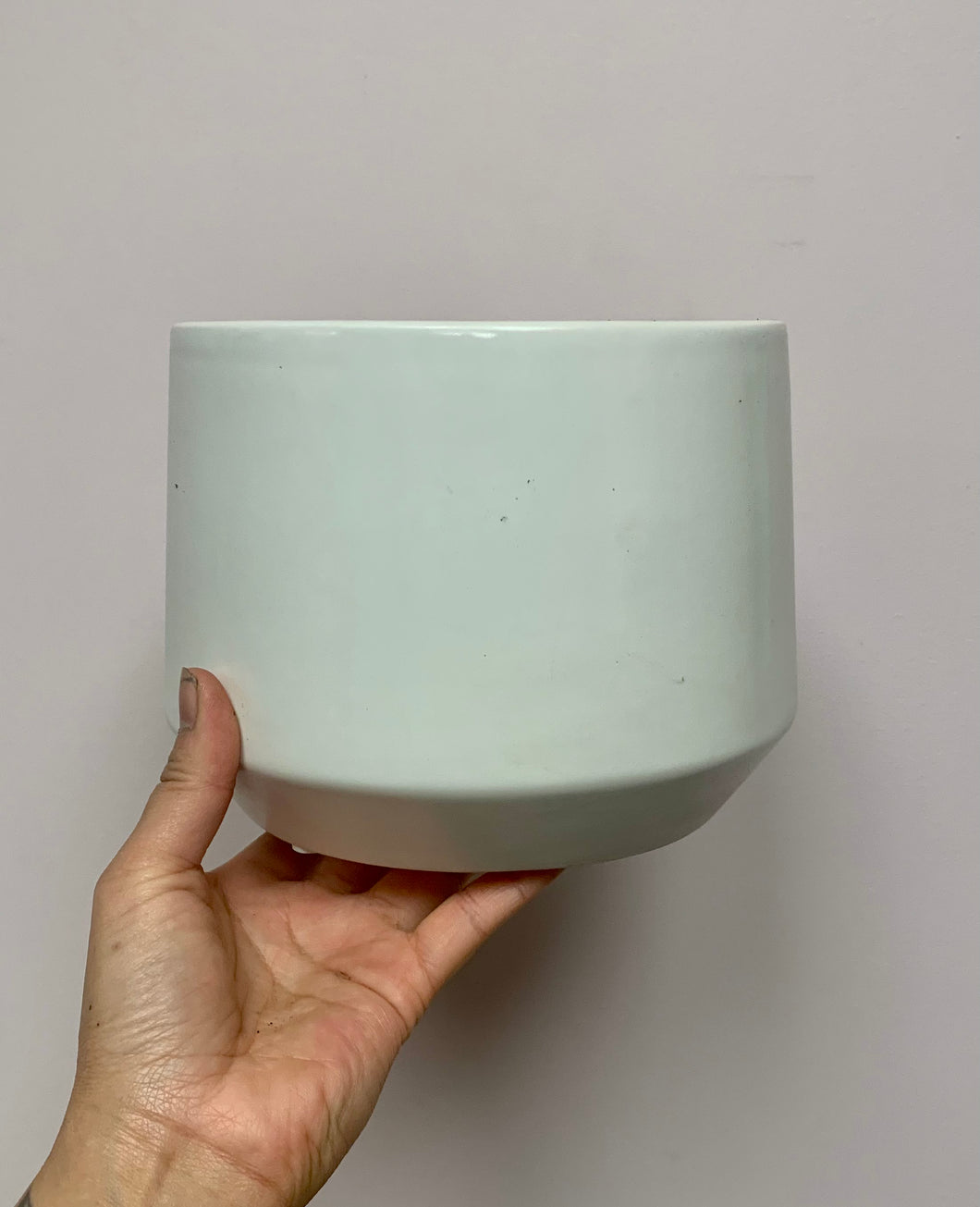 FREYA Matte Modern Cover Pot (6.5x5.5) available in black & white