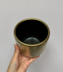 Sierra Metallic Cover Pot (4”x4.5”)available in gold and pewter
