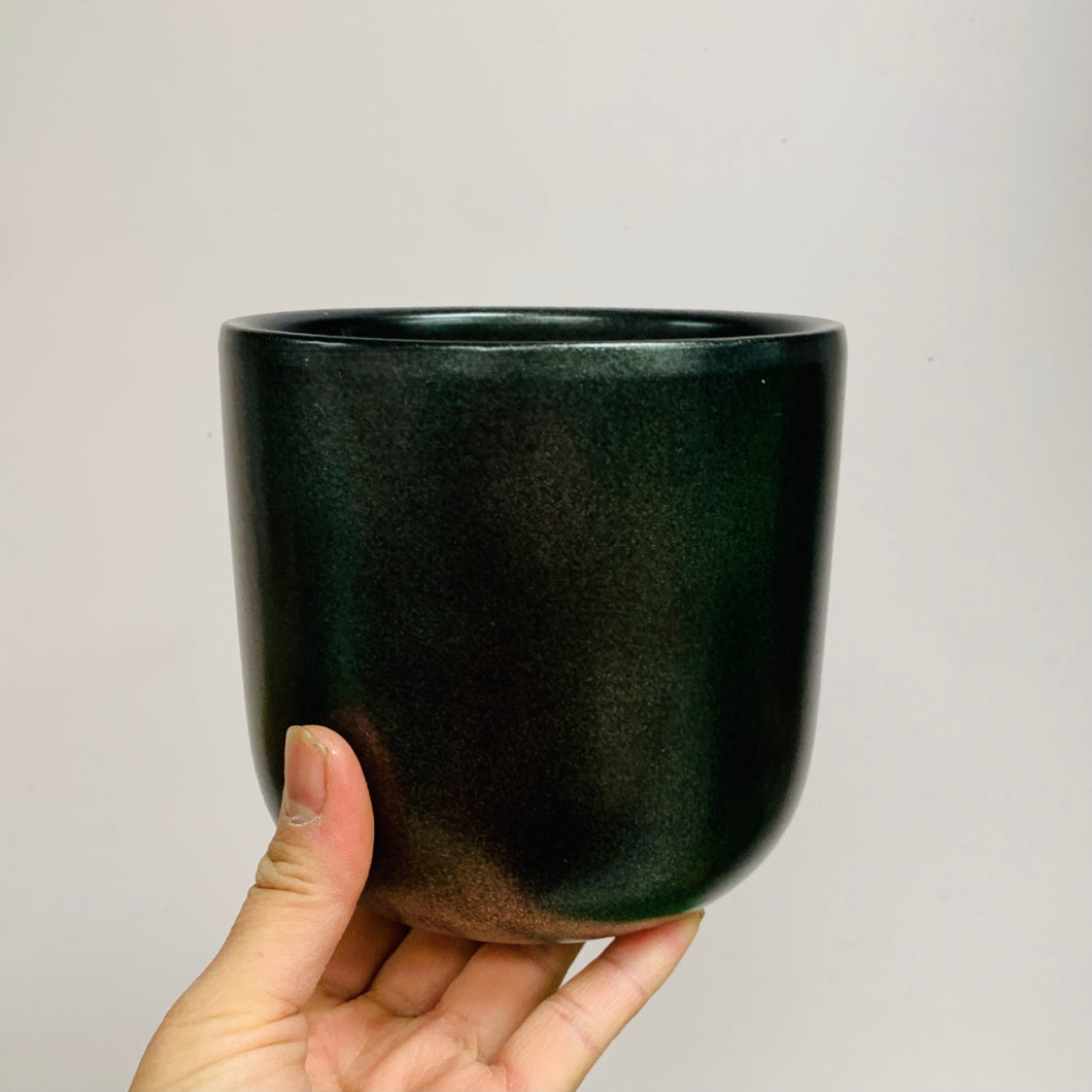 Sierra Metallic Cover Pot (4”x4.5”)available in gold and pewter