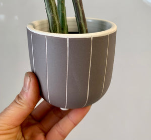 VALE small striped pot